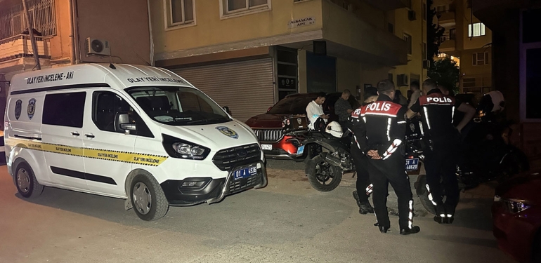 Adana’da iki kişiyi tabancayla öldürdü saklandığı başka binanın damında intihar etti