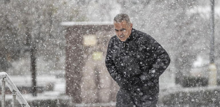 Kar yağışı İstanbul’un kapısına dayandı! AKOM’dan kritik uyarı