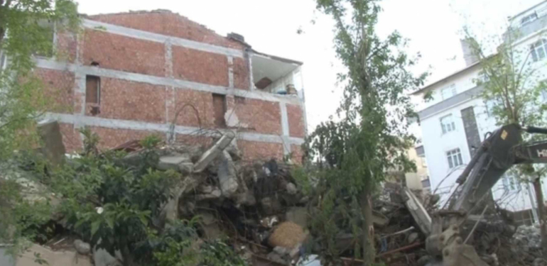 Kentsel dönüşüm kapsamında yıkılan binada skandal görüntü