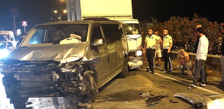 Antalya Manavgat’ta 5 araç biririne girdi: 3 yaralı