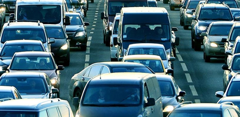 İstanbul trafiğinde pazartesi yoğunluğu