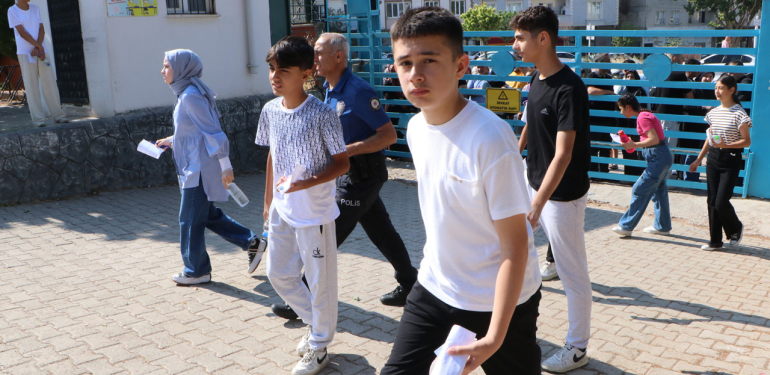 LGS kapsamındaki merkezi sınav sona erdi: Soru ve cevap anahtarları yayımlandı